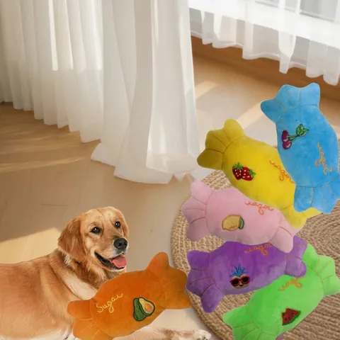 Jouet en Peluche pour Animaux en Forme de Bonbon Siffleur Résistant aux Morsures pour Chiens et Chats avec Broderie Sugar et Fruits