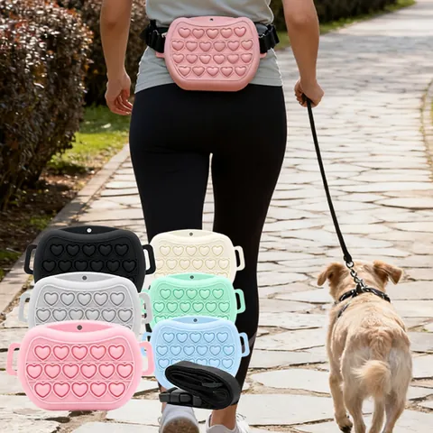 Pochette à Friandises en Silicone Imperméable pour Chien Sac à Collations Portable Avec Design Pop-it en Cœur Fermeture Magnétique Ceinture Réglable
