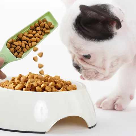 Multifunctional Plastic Pet Food Scoop With Integrated Sealing Bag Clip For Dogs Cats Feeding Measuring Spoon Light Green