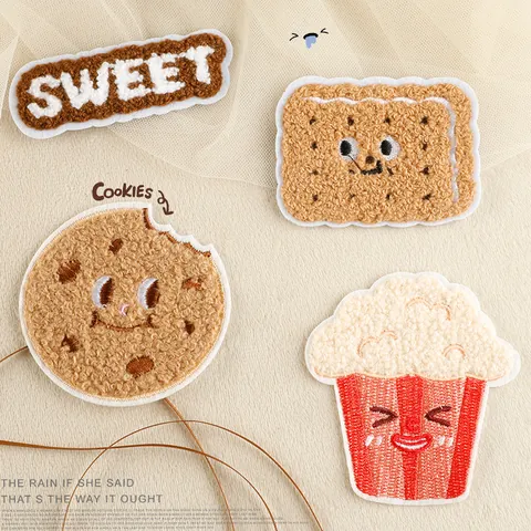 Patch Ricamata in Asciugamano Cibo Cartone Animato Stirabile Poliestere Biscotto Popcorn Lettera Sweet per Vestiti DIY