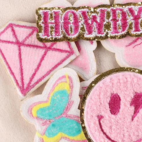 Parche Bordado de Chenilla Rosa Linda Mariposa Termoadhesivo Lentejuelas Borde Dorado DIY para Ropa Funda de Teléfono