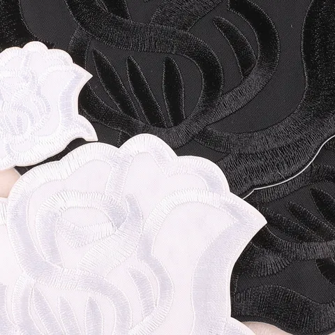 Bestickter Rosenblüten Aufnäher Schwarz Weiß Blumen Applikation Selbstklebender Bügelbild Reparaturflicken Für Kleidung Daunenjacke
