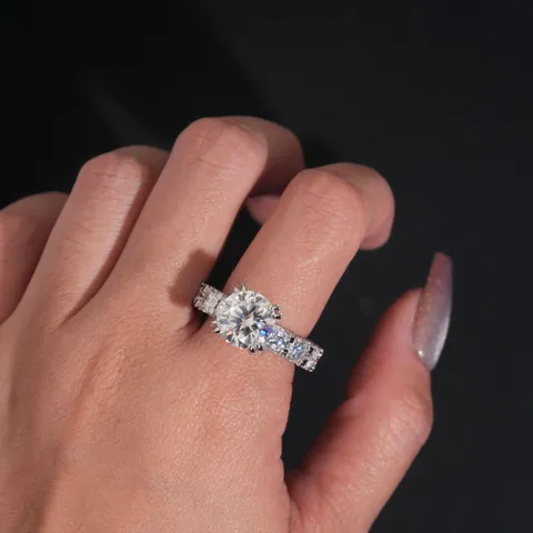Anillo de Moissanita de 5 Quilates Corte Redondo Plata de Ley 925 Engaste Pavé Anillo de Boda para Mujer Con GRA