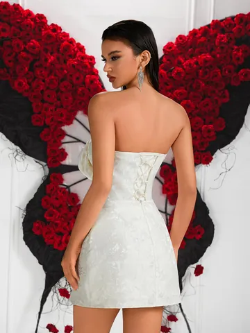 Vestito da Donna Bianco con Fiori 3D a Fascia in Jacquard Aderente Elegante Mini Abito da Sera per Banchetti e Matrimoni