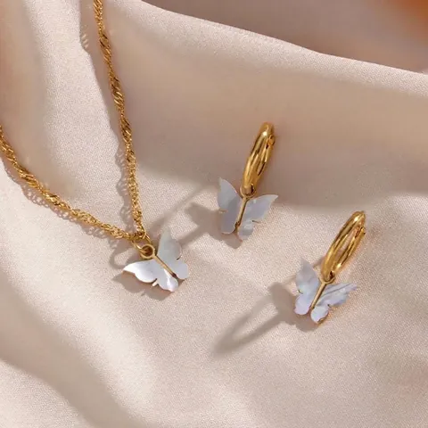 Set Gioielli Collana Pendente Farfalla Orecchini in Acciaio Inossidabile per Donna Intarsio Conchiglia Bianca Oro