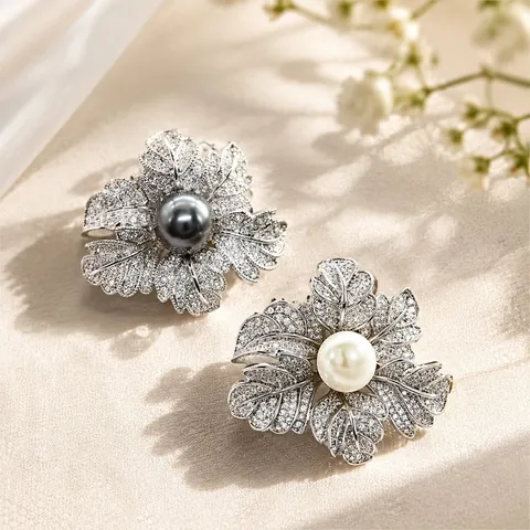 Luxury Rhinestone Rose Flower Brooch For Women Alloy Artificial Pearl Corsage Elegant Suit Pin Fashion Wedding Jewelry Gift