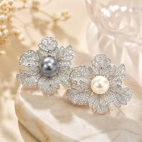 Luxury Rhinestone Rose Flower Brooch For Women Alloy Artificial Pearl Corsage Elegant Suit Pin Fashion Wedding Jewelry Gift