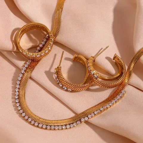 18K Vergoldeter Edelstahl Halskette Ring Und Ohrringe Zirkon Pave Fischgrätenmuster Chic Mode Damen