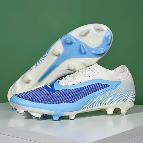 Seamless Fly-knit Soccer Shoes For Men Women Professional AG FG Cleats Low-Top Training Football Boots Outdoor Competition