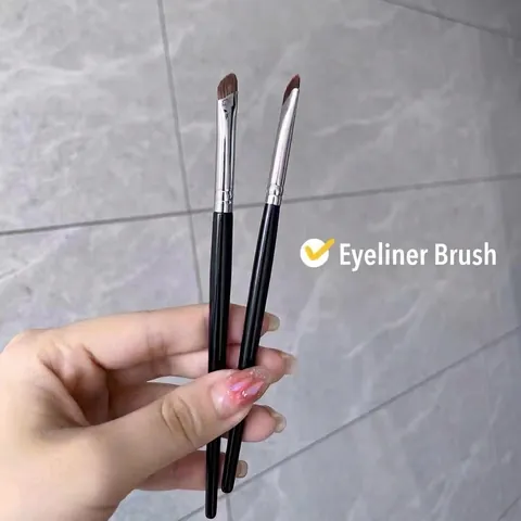 Professional Ultra Fine Sickle Eyeliner Brush Angled Concealer Eyebrow Contour Brush Synthetic Fiber Bristles Precise Eye Makeup Tool