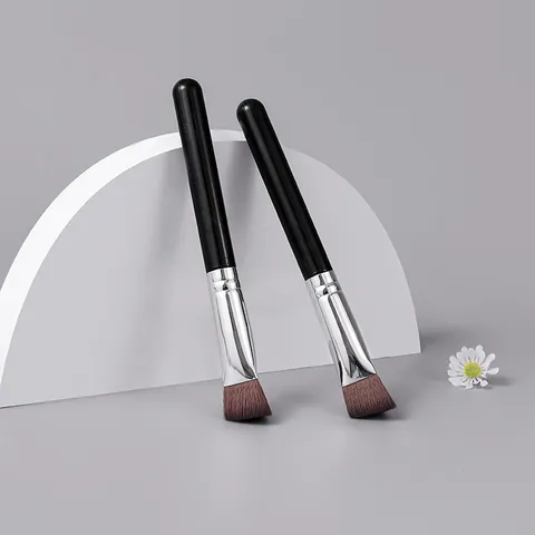 Professional Angled Triangular Makeup Brush For Highlighting Contouring Concealing Synthetic Fiber Face Concealer Foundation Brush