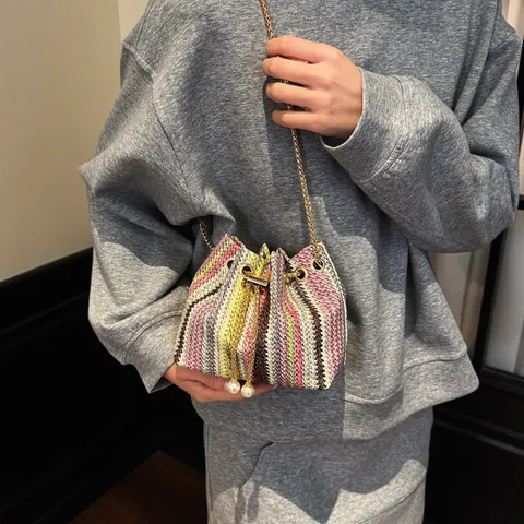 Women Rainbow Woven Bucket Bag Fashion Straw Shoulder Bag With Artificial Pearl Charm Gold Chain Strap Vacation Crossbody Handbag