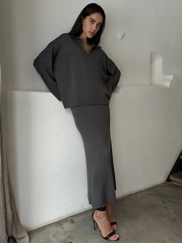 Women Winter Knitted Top And Bottom Set Minimalist V-Neck Oversized Sweater And Midi Skirt Two Piece Viscose Blend Outfit