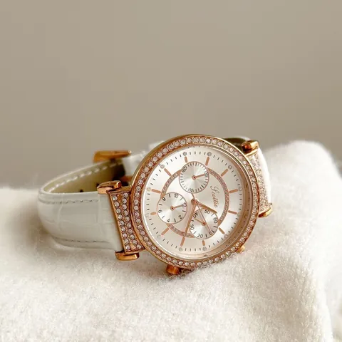 Scottie 9136 Women's Quartz Watch Rhinestone Bezel Three Eye Dial Crocodile Pattern Leather Strap Waterproof Fashion Wristwatch