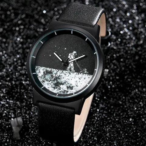 Minimalist Astronaut Quartz Watch Student Fashionable Cartoon Space Theme Leather Strap Alloy Case Casual Unisex Wristwatch