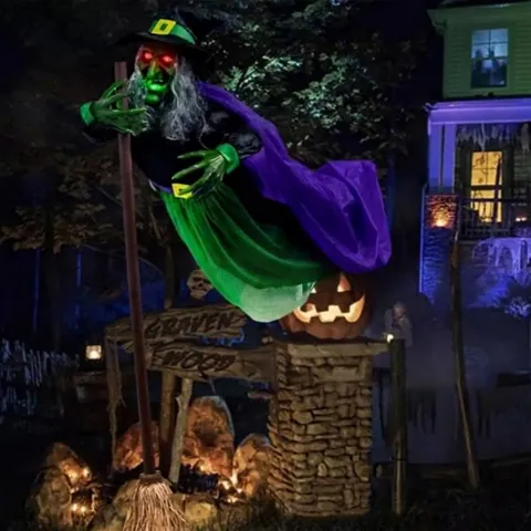 Decorazione Strega di Halloween Animata 180cm Grande Strega Volante Spaventosa Con Occhi a LED E Suono Per Giardino Esterno