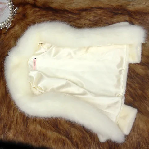 Manteau Élégant en Fausse Fourrure pour Femmes Cape Courte Col Renard Synthétique Vêtement d'Hiver Épais Veste en Peluche Chaude