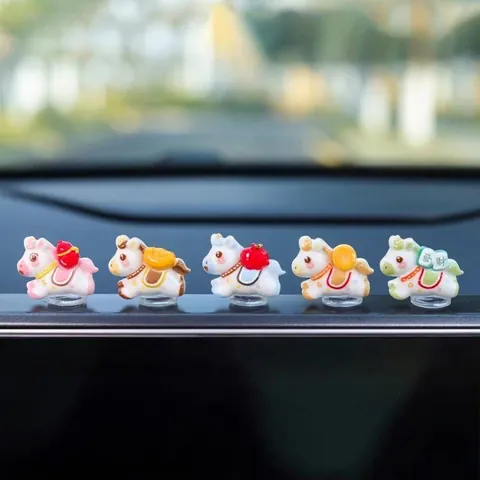 2026 Anno del Cavallo Zodiaco Mini Ornamenti Auto Set Resina Cruscotto Decorazione Statue Animali Carine per Interni Regalo