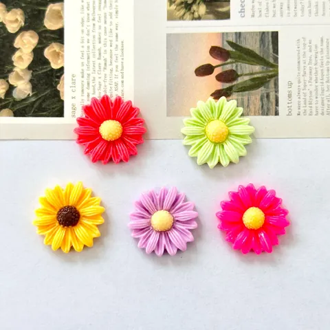 Piccoli Accessori Fai-da-te in Resina a Forma di Margherita Ciondoli a Fiori con Retro Piatto per Decorazione di Mollette e Cover