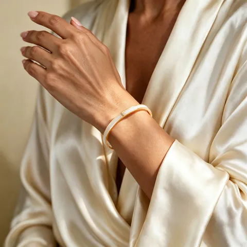 Minimalistische Roestvrijstalen Armband Voor Dames Met 18K Verguld Wit Emaille Inleg En Glinsterende Zirkonia