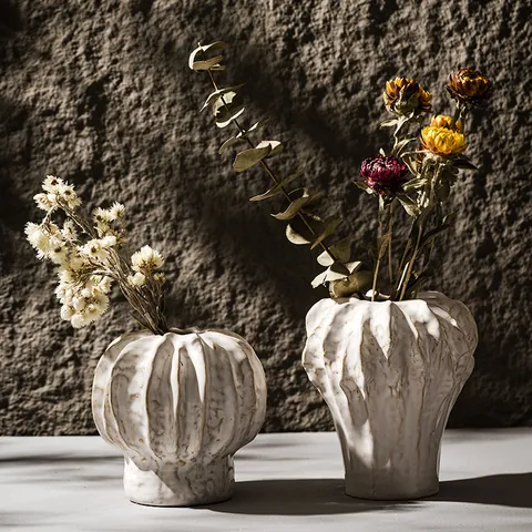 European Minimalist White Ceramic Vase Luxury Irregular Ribbed Texture Hydroponic Dried Flower Vase Home Art Desk Ornament
