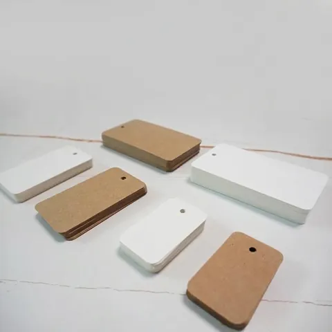 Blank Cardstock Clothing Hang Tags Kraft White Rectangular Rounded Corner Paper Price Labels With Pre-Punched Hole For Garment Labeling DIY Gift Cards