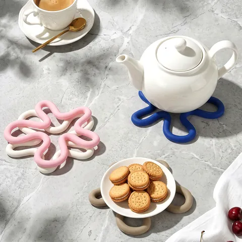 Flower Shape Silicone Placemat Heat Resistant Pot Holder Anti-scald Table Mat Non-slip Pot Pad for Kitchen Dining Room