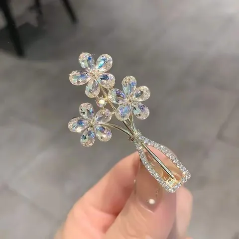 Creative Vase Shape Brooch For Women High-End Rhinestone Inlaid Collar Pin Anti-Exposure Alloy Corsage Luxury Coat Accessory