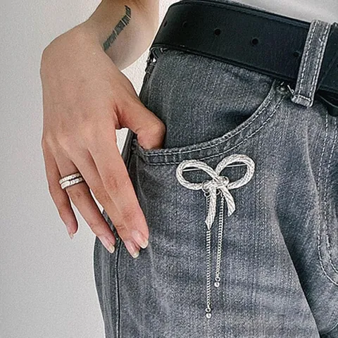 Western Style Metal Tassel Rope Knot Bow Brooch For Women Alloy Silver Plated Anti-Exposure Pin Suit Accessory Fashion Jewelry