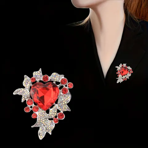 Luxury Alloy Rhinestone Heart Shaped Brooch For Women Vintage Crystal Heart Shaped Gemstone Corsage Banquet Jewelry Accessory