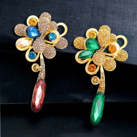Elegant Flower Brooch Pin with Water Drop Tassel Rhinestone Inlaid Alloy Jewelry for Women Suit Coat Accessory