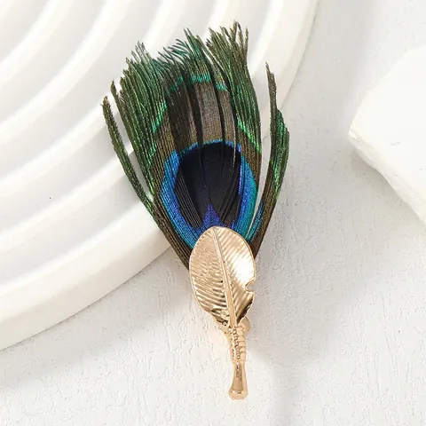Luxury Handmade Natural Peacock Feather Brooch Gold Alloy Leaf Lapel Pin For Suits Coats Formal Dress Women Jewelry