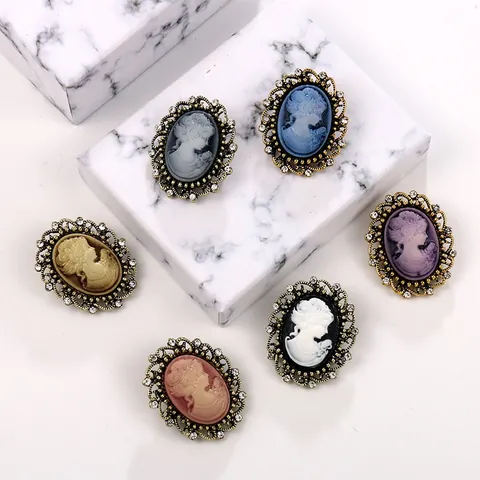 Vintage European Palace Style Cameo Brooch For Women Alloy Rhinestone Lady Portrait Relief Pin Fashion Clothing Accessories
