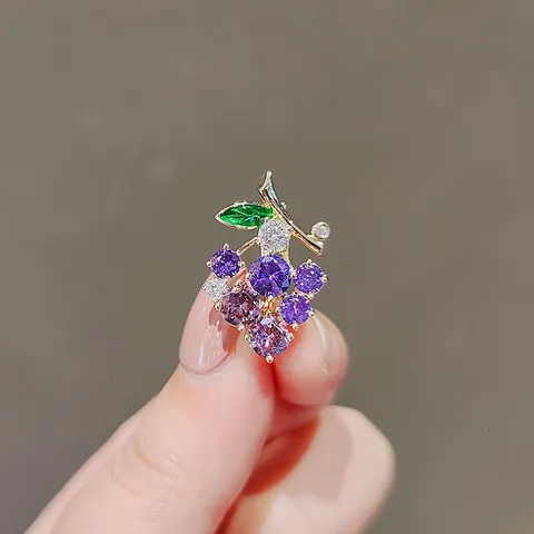 Purple Grape Rhinestone Brooch Alloy Anti-exposure Buckle Niche Design Floral Fruit Pin For Women Fashion Clothes Accessories