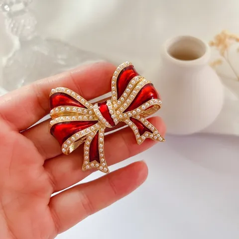 Vintage French Palace Style Alloy Artificial Pearl Rhinestone Bowknot Brooch Pin Elegant Enamel Cross Geometric Clothing Accessory For Women