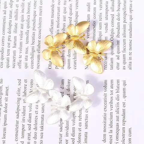 Korean Fashion Three Butterflies Alloy Brooch For Women Elegant Brushed Metal Corsage Pin For Suit Dress Sweater Accessories Gold Silver