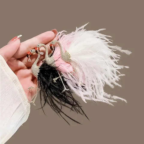 Elegant Feather Flamingo Brooch For Women Luxury Animal Rhinestone Inlaid Corsage Fashion Jewelry Banquet Party Pin