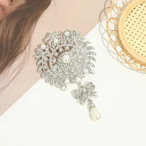 Vintage Luxurious Alloy Rhinestone Artificial Pearl Brooch Pin Water Drop Design Floral Apparel Jewelry For Women Wedding