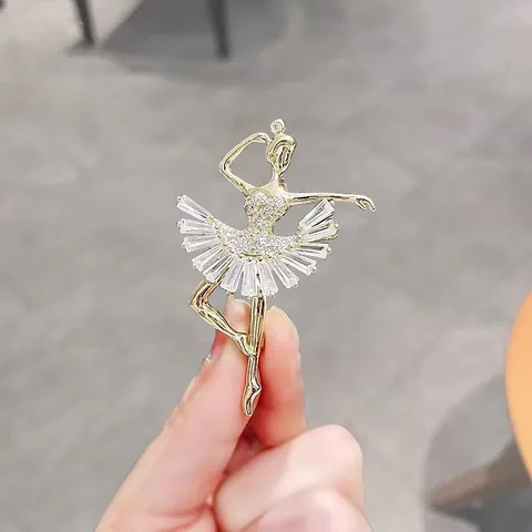 Elegant Ballet Girl Brooch Pin For Women Gold Tone Alloy Rhinestone Dancing Girl Breastpin For Suit Coat Fashion Accessories