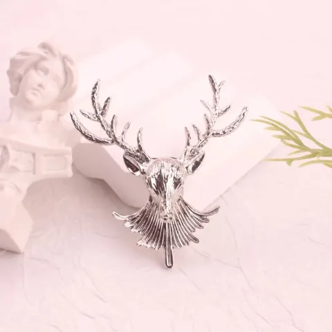 Christmas Alloy Stag Head Brooch Vintage Deer Antler Pin For Apparel Festive Decoration Gold Silver Bronze Unisex Jewelry Accessory
