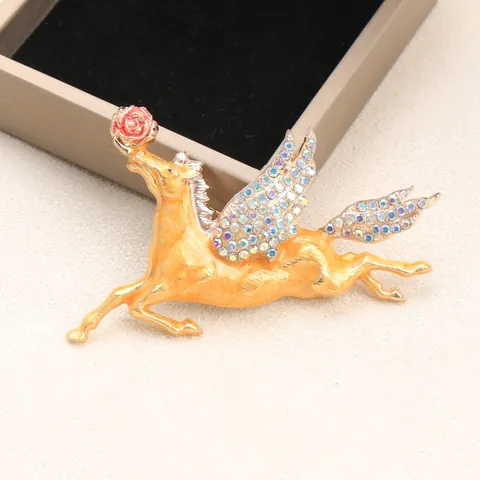 Vintage Mythological Pegasus Brooch For Women Men Alloy Enamel Rhinestone Flying Horse Lapel Pin Rose Animal Jewelry Gift