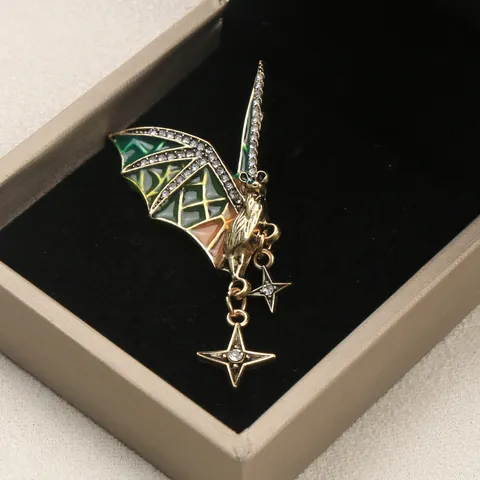 Vintage Gothic Bat Brooch Alloy Rhinestone Enamel Court Style Pin Star Pendants Antique Gold Color Corsage Accessories Women Party Gift