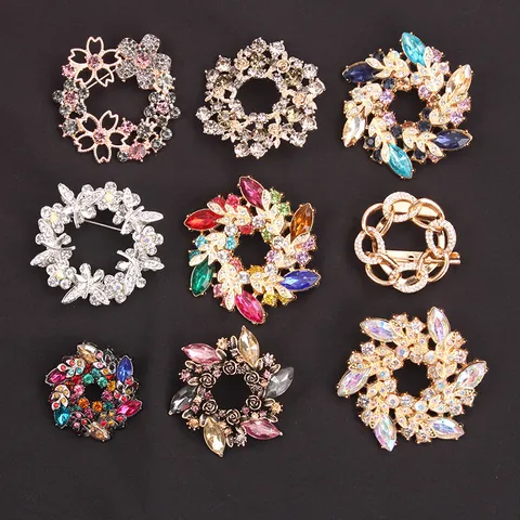 Wreath Brooch For Men Women Fashion Rhinestone Alloy Floral Circle Pin Badge Jewelry Decoration For Banquet Wedding Party