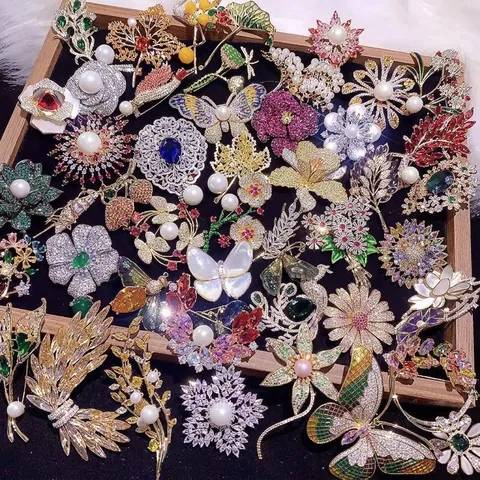 Vintage Luxueus Legering Strass Brosche Pin Voor Vrouwen Elegant Dier Vlinder Kristal Pak Speld Banket Mode Sieraden