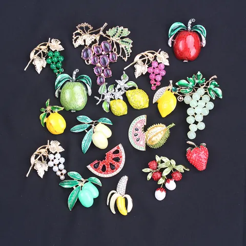 Fashion Fruit Brooch Alloy Enamel Rhinestone Pins Lemon Grape Apple Strawberry Banana Lychee Badge Women Men Clothing Accessory Jewelry
