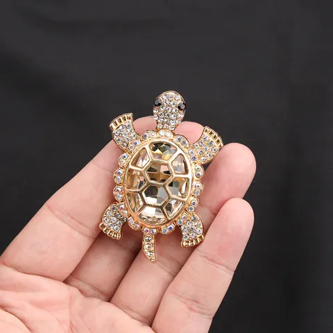Mode Schildkröte Brosche Legierung Strass Meeresschildkröte Pin Emaille Tier Brosche Schmuck Für Damen Bekleidungszubehör