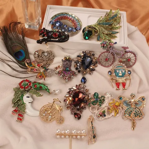 Vintage Barok Brosche Voor Vrouwen Legering Strass Dier Pauw Bloem Hart Fee Brosche Pin Feest Banket Accessoires