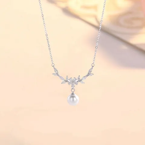 Alloy Artificial Pearl Rhinestone Pendant Necklace For Women Light Luxury Floral Heart Design Clavicle Chain Jewelry Graduation Gift