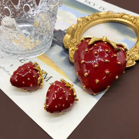 Vintage Enamel Strawberry Brooch Earrings Alloy Gold Plated Fruit Pins Jewelry For Women Coat Suit Accessory