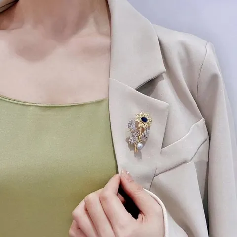 Vintage Sunflower Brooch For Women Elegant Deep Blue Gemstone Inlaid Alloy Rhinestone Flower Pin With Artificial Pearl Drop